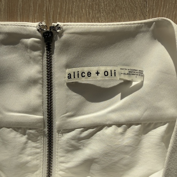 Alice and Olivia - Picture 5 of 6